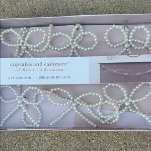cupcakes & cashmere Pearl Bow Garland - NWT